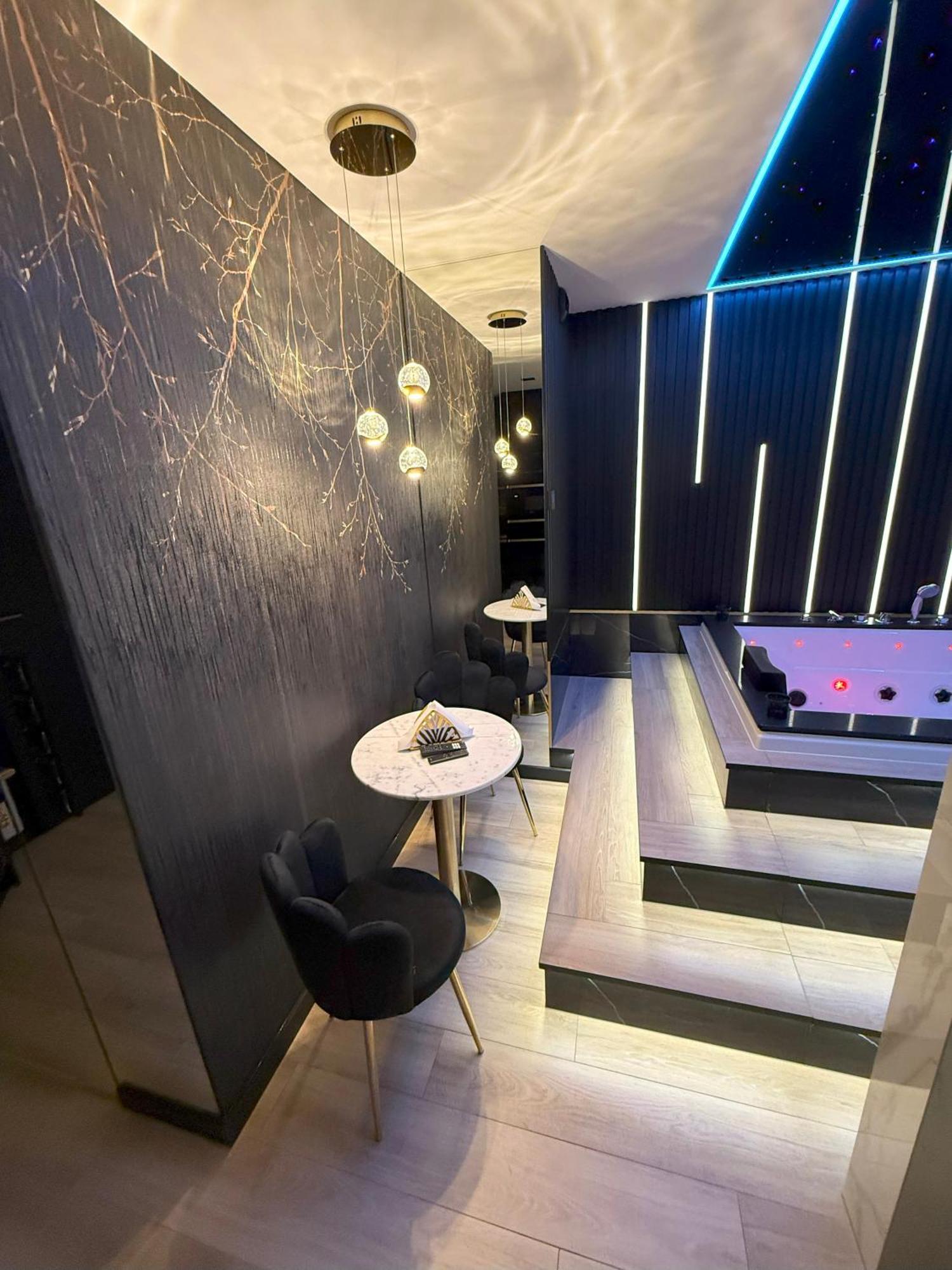 One-Bedroom Apartment Spa Bath