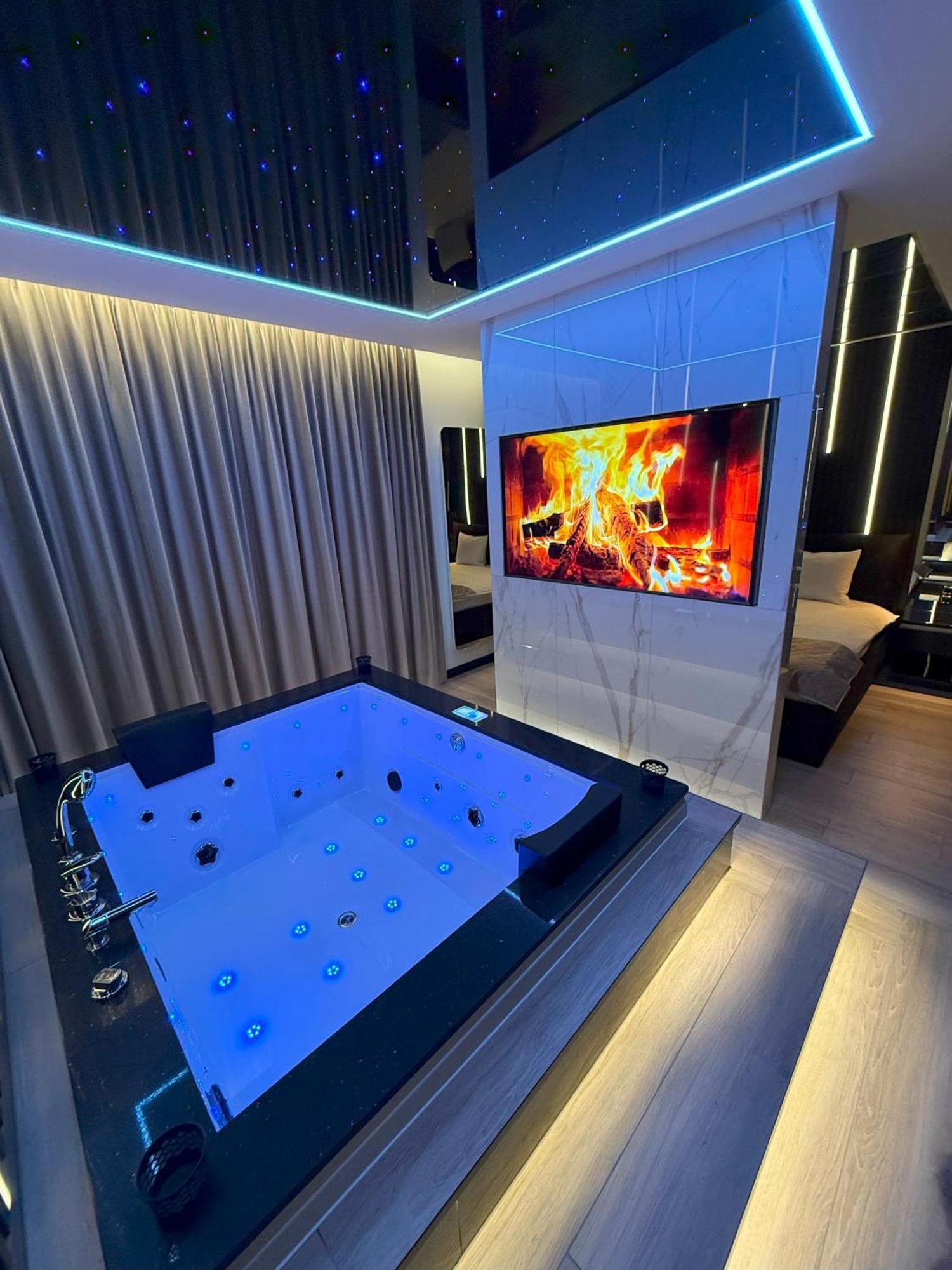 One-Bedroom Apartment Spa Bath